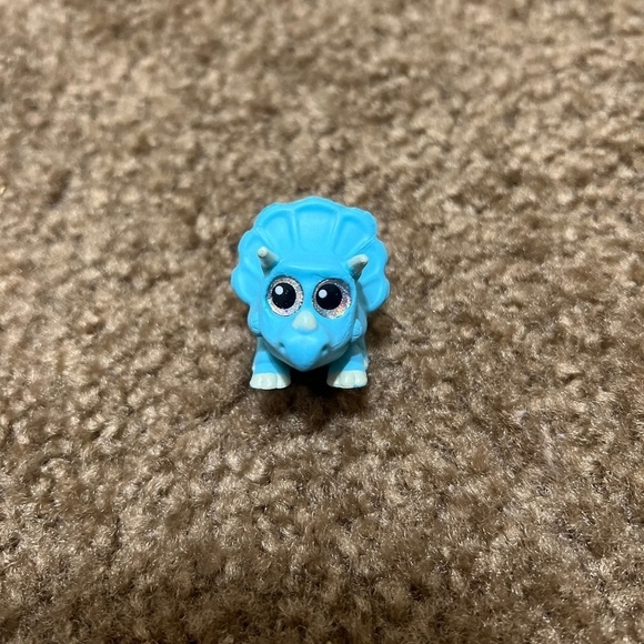 Disney Doorables: Series 10 Figurine – Toy Story – Trixie Blue Dinosaur - Picture 5 of 8